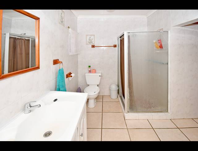 5 BEDROOM HOUSE FOR SALE IN CROSBY
